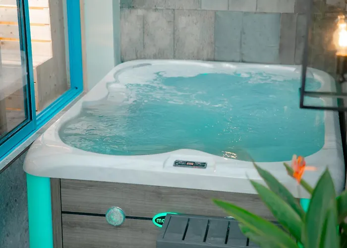 Villa S - Center & Near - 4br Private With Pool, Jacuzzi, Sauna, Karaoke