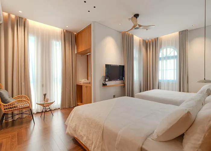 S - Center & Near - 4br Private With Pool, Jacuzzi, Sauna, Karaoke * Ha Long