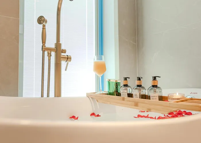 Villa S - Center & Near - 4br Private With Pool, Jacuzzi, Sauna, Karaoke