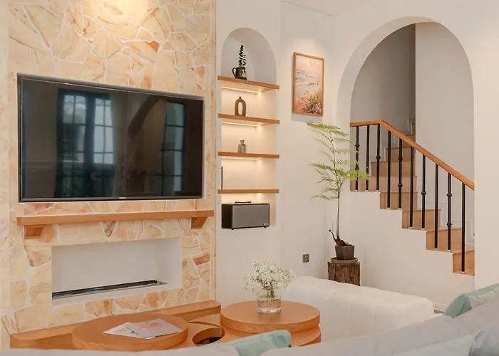 Villa S - Center & Near - 4br Private With Pool, Jacuzzi, Sauna, Karaoke Ha Long