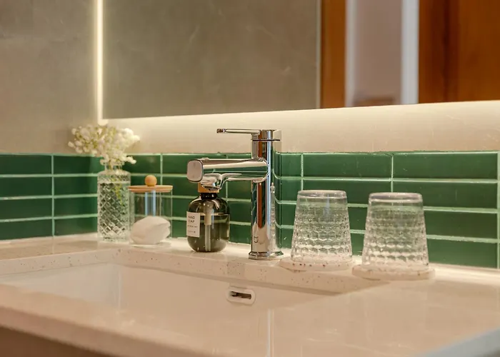 S - Center & Near - 4br Private With Pool, Jacuzzi, Sauna, Karaoke * Ha Long