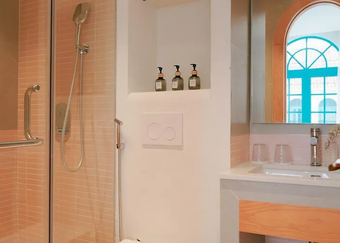 Villa S - Center & Near - 4br Private With Pool, Jacuzzi, Sauna, Karaoke Ha Long